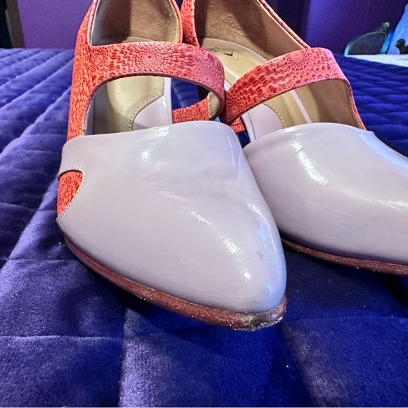 Fluevog Big Presence Earhart Asymmetrical D'Orsay Pump in Papaya/Lilac ๐งก๐ - Picture 3 of 13